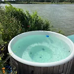 Mooie Wellness Woning Aan Het Water Vp074 Casa vacanze *