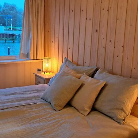 Дом отдыха Mooie Wellness Woning Aan Het Water Vp074