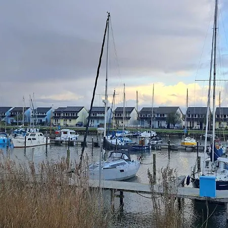 Hébergement de vacances Mooie Wellness Woning Aan Het Water Vp074