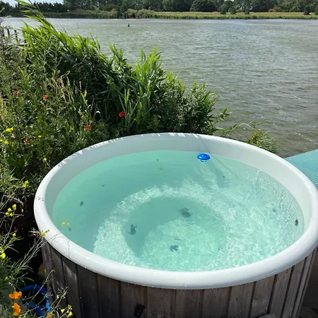 Mooie Watervilla Met Hottub En Sauna Vp074 Сasa de vacaciones *
